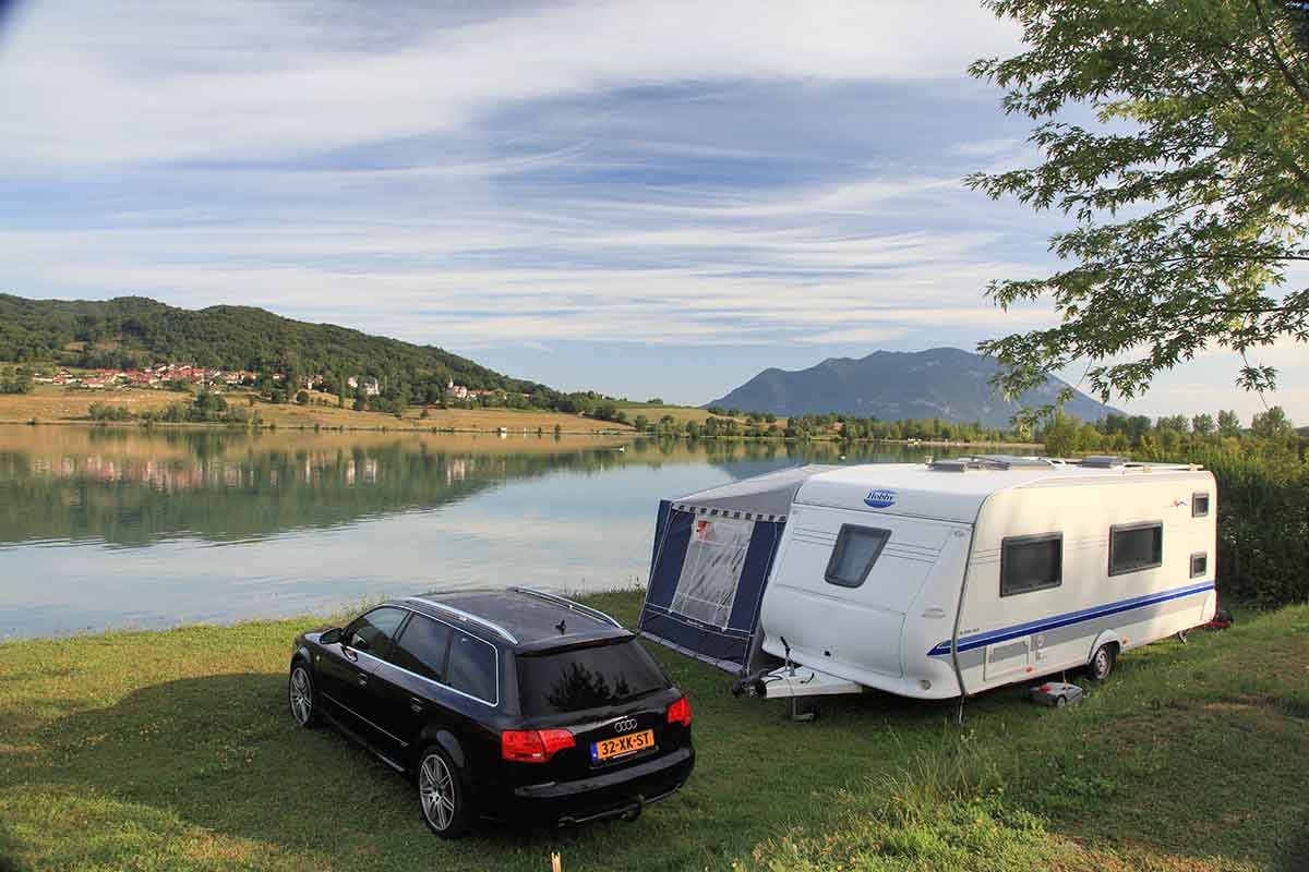 Emplacement de camping en bord de lac