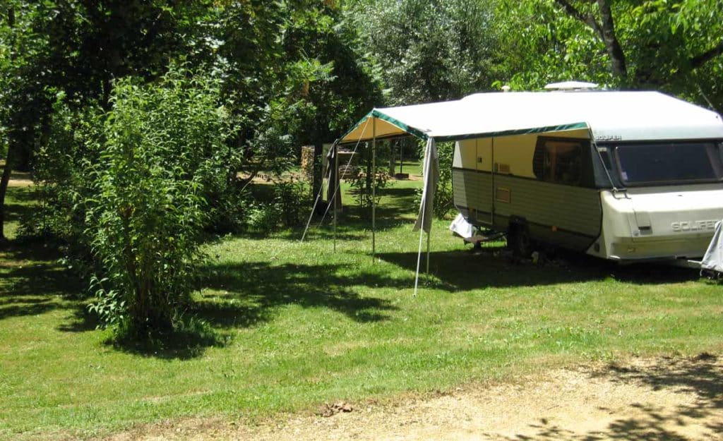Emplacements de camping en Dordogne à 15 km de Sarlat