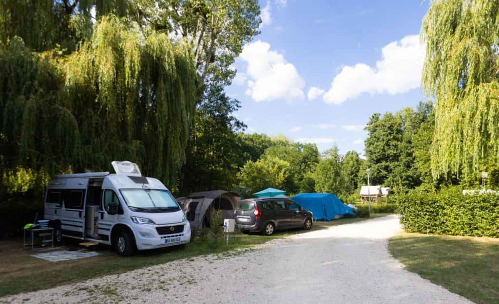Emplacement de camping dans la Vallée du Loir à Baugé