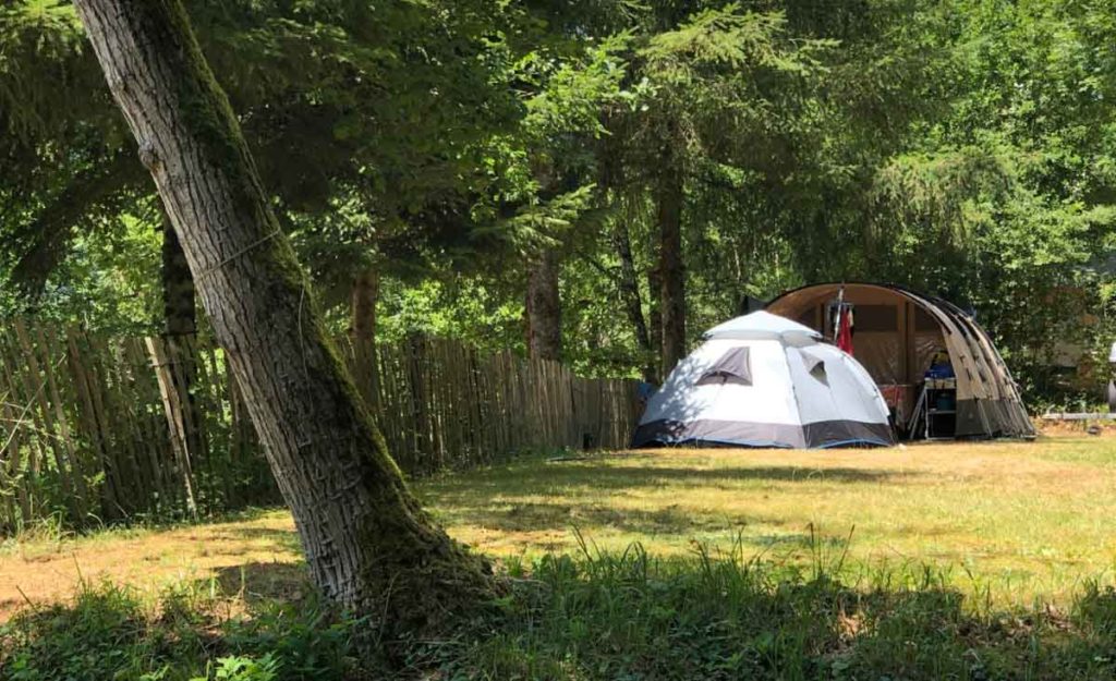 Emplacement de camping dans le Cantal