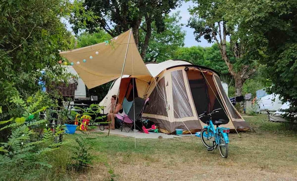 Emplacement de camping dans l'Ain