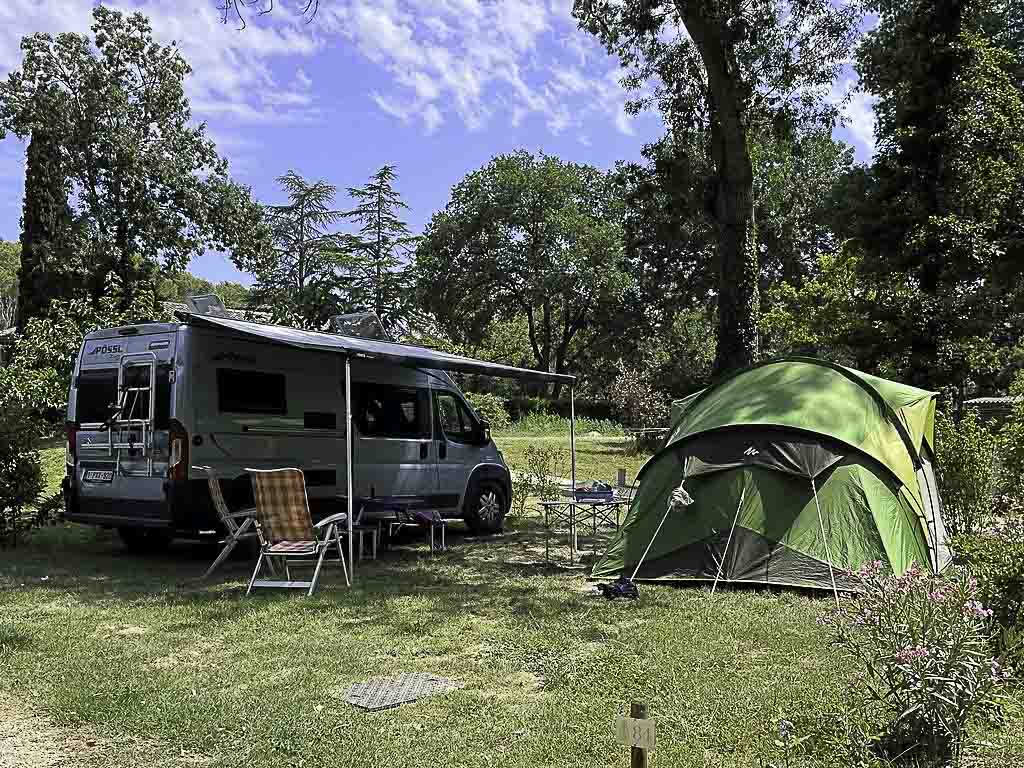 Emplacements de camping dans le Lubéron